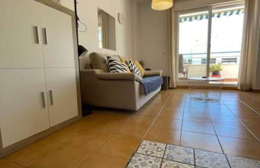 South facing 1 bed apartment, near beach - Photo 14