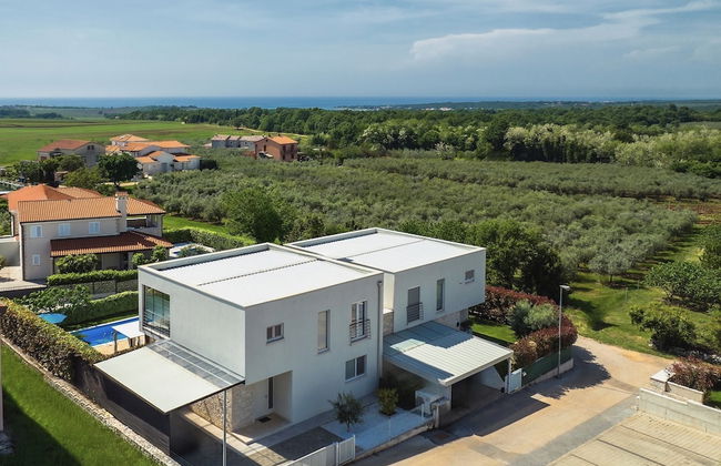 Modern Holiday Home in Novigrad With Pool - Foto 1