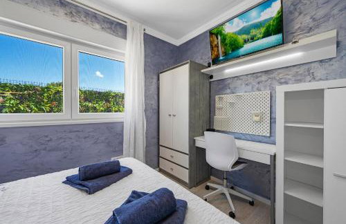 Villa VERONICA with CINEMA PROJECTOR by the HEATED POOL and JACUZZI - Foto 43