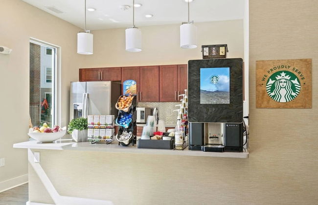 Luxurious Downtown Condo - Photo 7