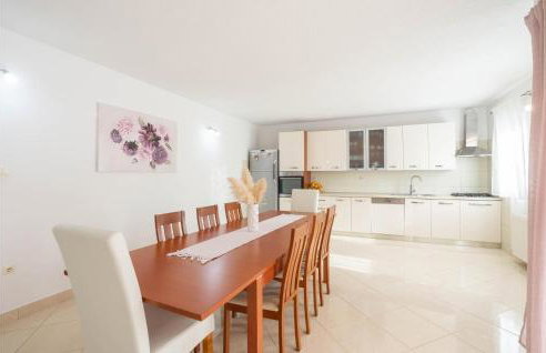 Awesome Home In Tugare With Kitchen - Foto 7