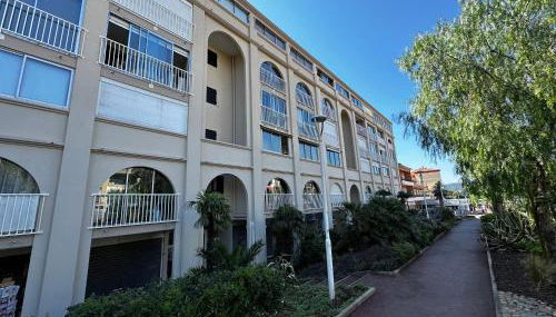 Studio 3 pers climatisé rénové, au calme, idéalement situé proche St Raphael-St Tropez, plage et commerces à pieds - Foto 3