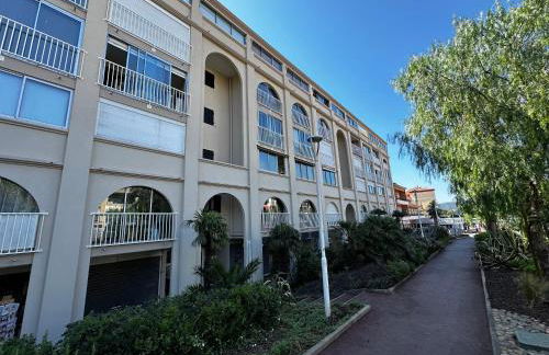 Studio 3 pers climatisé rénové, au calme, idéalement situé proche St Raphael-St Tropez, plage et commerces à pieds - Foto 3