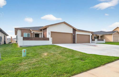 Plush & Roomy - Perfect for All Ages near KU & KC - Photo 4