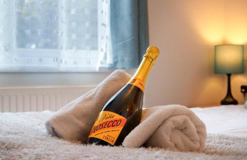 Dove Lodge - Peak District Cabin - Photo 2