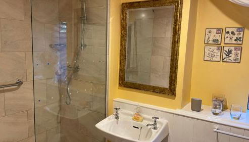 Barn End - Photo 3, Shower