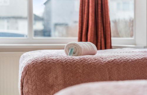 Centrally Located 4BR House By Hyped Properties Short Term Rental Agency With Free Parking Wolverhampton - Foto 11