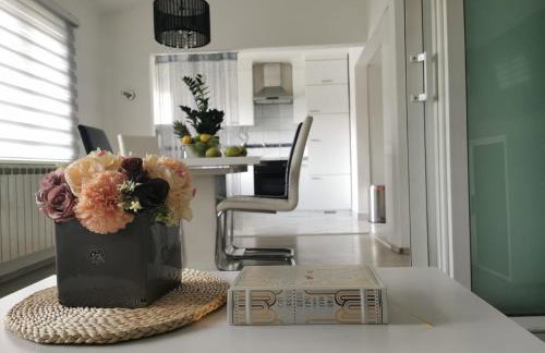 Kay Apartment Self Check-in - Photo 1