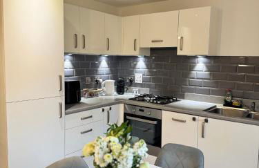Parkside Luxury 3 bedroom home, 5 min to Ebbsfleet Station and has free Parking - Foto 30