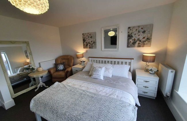 Riverdale House - 4 Bedrooms - Photo 6