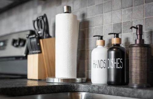 Trendy DT Loft l 2 TV's l Parking l Café - Foto 12