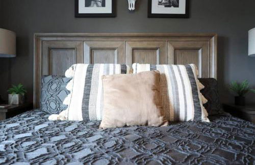 WeHo Nashville Home, Geodis Park, Mini-Golf, Arcade, 10min to Downtown! Sleeps 10! - Foto 17