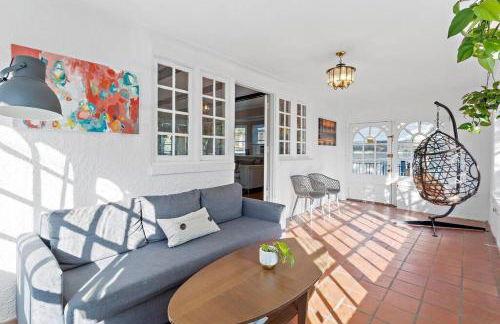 1 Block to Beach - 8BR 5BA Modern Historic Home - Foto 26