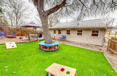 Play Room, Patio and Fire Pit! Cozy Kerrville Home - Foto 27