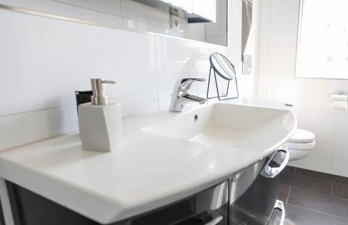 Lumen Homes - Design-Apartment nahe Audi und Altstadt, 3 Zimmer, über 100 m2, Balkon - Photo 17