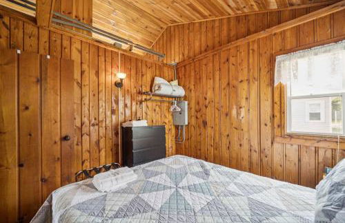 Sunnyside 2BR 1BA Relaxing Lakefront Retreat - Foto 19