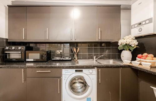 Colson - Best Find in Portsmouth, Sleeps 4, Centrally Located near City Centre, Gunwharf and University, Pool Table - Foto 18