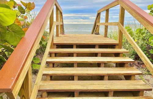 Coastal Village Retreat - Photo 16