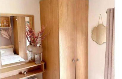 Harwich - Caravan - Sleeps 10 - Garden - Pool - Foto 22