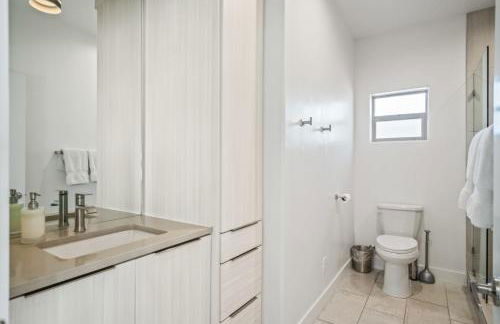 Timber & Tin D 2Bed 2Bath w Pool & Rooftop Deck - Foto 48