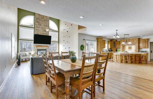 Family Home on 9 Acres! Climbing Wall and Gym - Foto 9