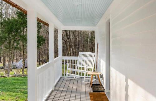 Relax in an upscale, renovated gem - Foto 44