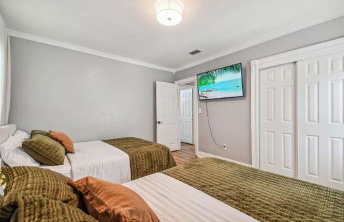 Tropical Retreat with Heated Pool & Firepit - Foto 18