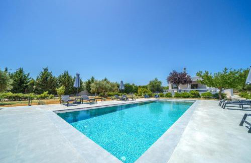 Nostra Terra Villa, 2-acre Secluded Nature Escape with Heated Pool, By ThinkVilla - Foto 4