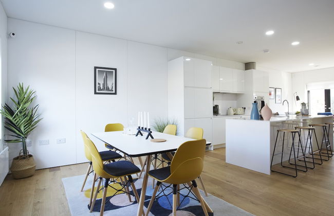 Stylish modern home in Manchester city centre with parking - Photo 34