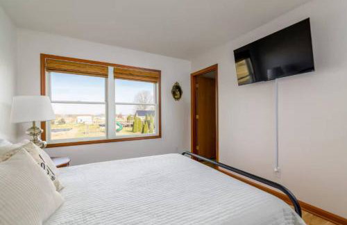 Cozy 2BR Condo w Private Patio - Vintage Charm - Foto 15