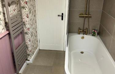 Portaferry Waterfront Townhouse with Hot Tub - Foto 11