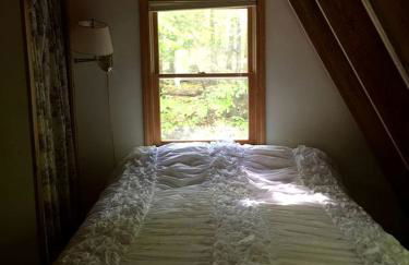 A-Frame Cabin Rental Set Alongside Sebago Lake on Frye Island, Maine - Foto 14