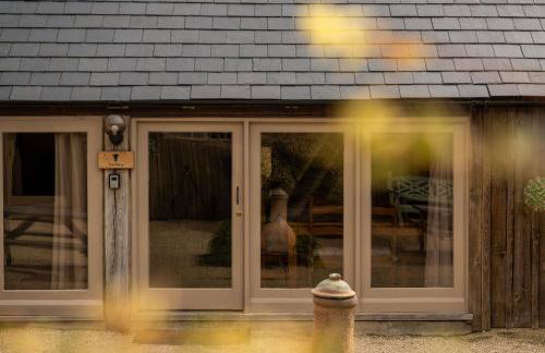 Cosy Cotswolds Farm Stay with Log Burner - Peaceful Winter Retreat - The Dairy - Foto 8