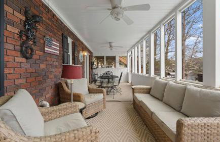 Sleeps 22, Lakefront w/ Private Dock & Pool, 2 Houses Lake Living by Avantstay - Foto 128