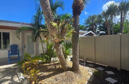 An Island Getaway at Palm Tree Villas - Photo 18