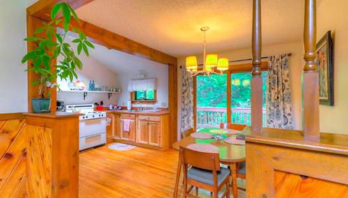 Cozy and Secluded Cabin with a Fireplace in the Poconos Mountains of Pennsylvania - Foto 2