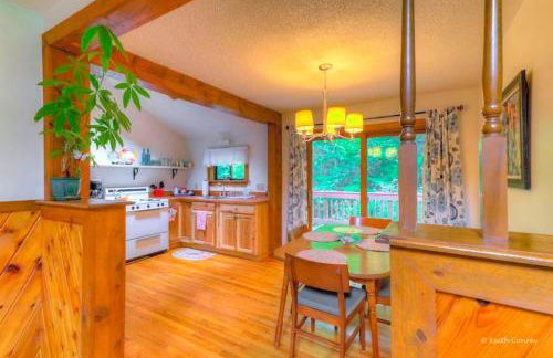 Cozy and Secluded Cabin with a Fireplace in the Poconos Mountains of Pennsylvania - Foto 2