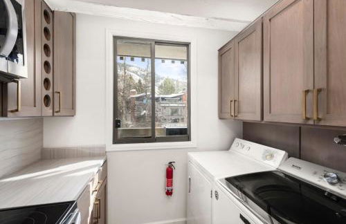 Renovated Riverfront 3 BR, 2 BA with Pool - Walk to Town! - Foto 28