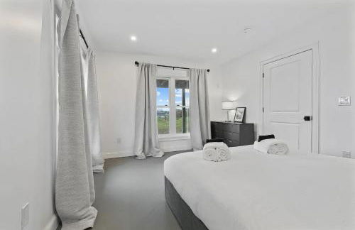 Cuttyhunk Waterfront - Private Beach & Patio - Foto 14