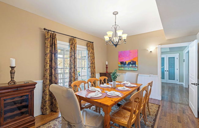 Victorian Manor In Paso Robles Wine Country + Pool, Hot Tub, Firepit, Tennis Court Sleeps 28 - Photo 12