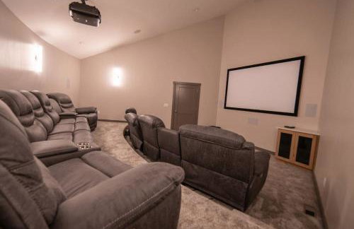 Dual Cabin- Yellowstone Family Retreat- Sled Hill - Foto 26