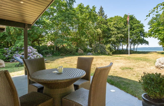 "Kennet" - 30m from the sea - Photo 10