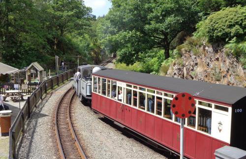 Awelon Holiday Cottage sleeps 10, Hot Tub, Log Burner, North Wales, Porthmadog - Foto 35