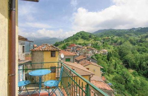 Awesome Home In Montefegatesi With Wifi - Foto 9