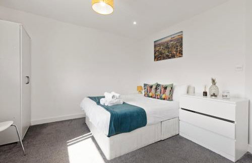 South Harrow Apartment - Photo 14