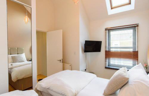 City Retreat, 2 Bed House with Cloudstream Hot Tub - Foto 33