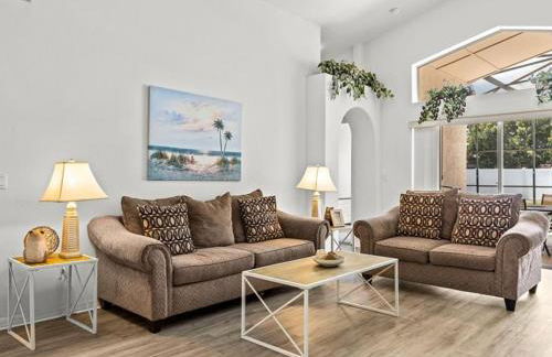 Sunny Getaway with Private Pool, Spa & Fenced Yard - Foto 3