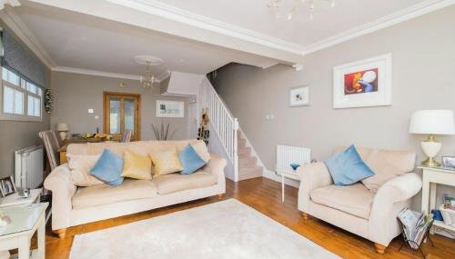 3 Bed 2 Bath Cottage with private parking and garage - Foto 2