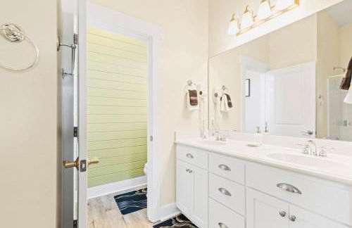 Lion of the Beach - Photo 51