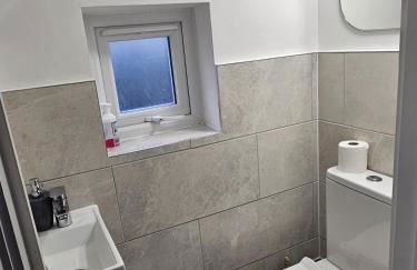 Spacious 3 Bed House with Garden,On-site Free Parking,WIFI - Foto 17